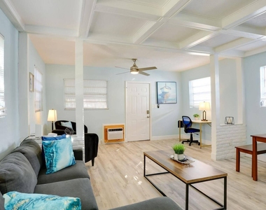 216 S M Street - Photo Thumbnail 8