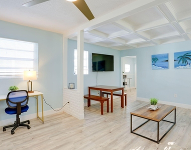 216 S M Street - Photo Thumbnail 5