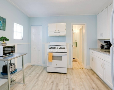 216 S M Street - Photo Thumbnail 10