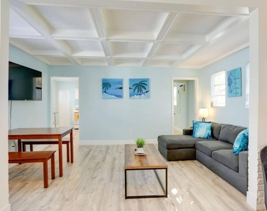 216 S M Street - Photo Thumbnail 6