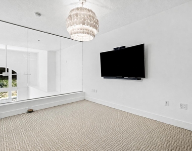 701 S Olive Avenue - Photo Thumbnail 11