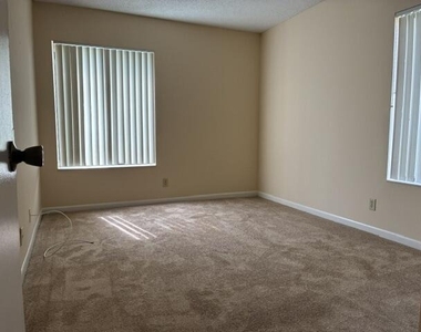 726 Sunny Pine Way - Photo Thumbnail 10