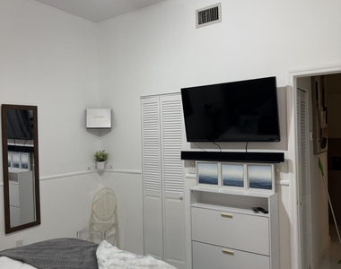 3356 Bird Avenue - Photo Thumbnail 13