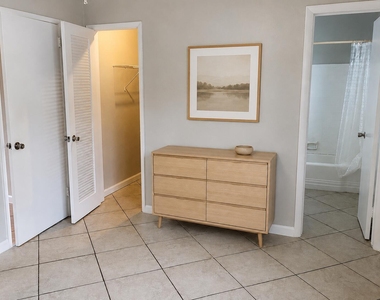 2621 Ne 1st Street - Photo Thumbnail 3