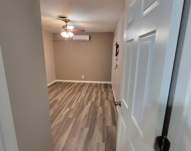 1611 Nw 63rd Avenue - Photo Thumbnail 7