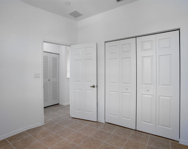 2851 W Prospect Road - Photo Thumbnail 18