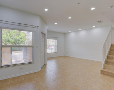 2851 W Prospect Road - Photo Thumbnail 4