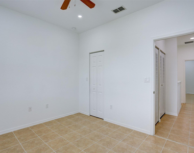 2851 W Prospect Road - Photo Thumbnail 16