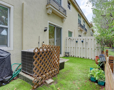 2851 W Prospect Road - Photo Thumbnail 24