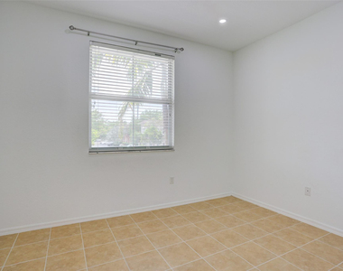 2851 W Prospect Road - Photo Thumbnail 15