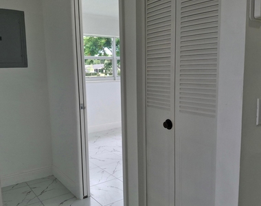 2739 Emory Drive W - Photo Thumbnail 9