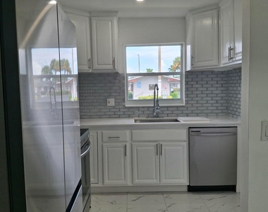 2739 Emory Drive W - Photo Thumbnail 6