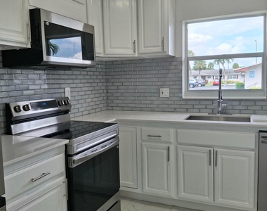 2739 Emory Drive W - Photo Thumbnail 7
