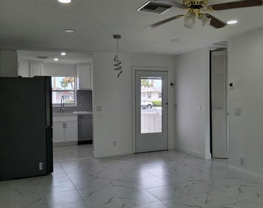 2739 Emory Drive W - Photo Thumbnail 3