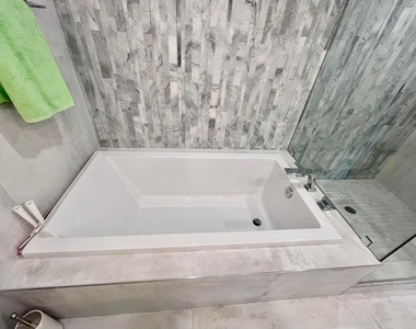 5550 N Ocean Drive - Photo Thumbnail 31