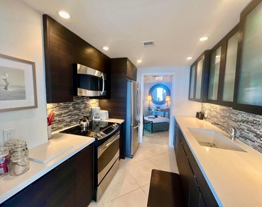 5550 N Ocean Drive - Photo Thumbnail 17
