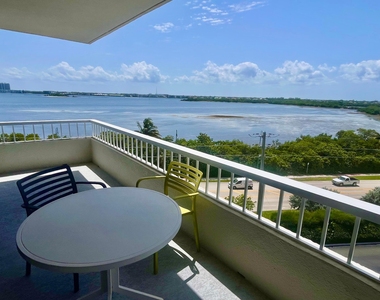 5550 N Ocean Drive - Photo Thumbnail 1