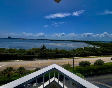 5550 N Ocean Drive - Photo Thumbnail 4