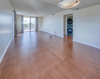 890 N Federal Highway - Photo Thumbnail 4