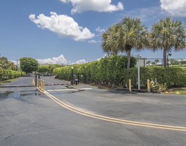 890 N Federal Highway - Photo Thumbnail 39