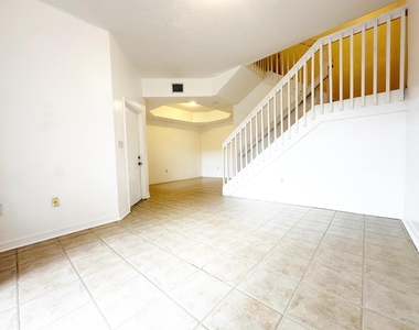 614 Sw 106th Avenue - Photo Thumbnail 1