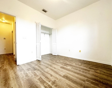 614 Sw 106th Avenue - Photo Thumbnail 4