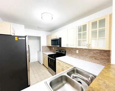 614 Sw 106th Avenue - Photo Thumbnail 2