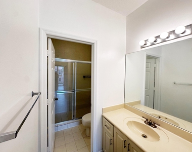 614 Sw 106th Avenue - Photo Thumbnail 9
