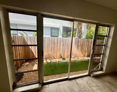 1213 Se 1st Street - Photo Thumbnail 4