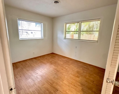 1213 Se 1st Street - Photo Thumbnail 9