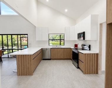 1640 Sw 120th Terrace - Photo Thumbnail 3