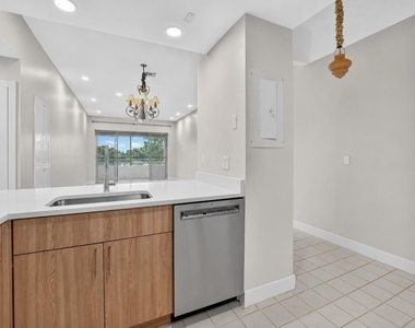 7460 La Paz Boulevard - Photo Thumbnail 2