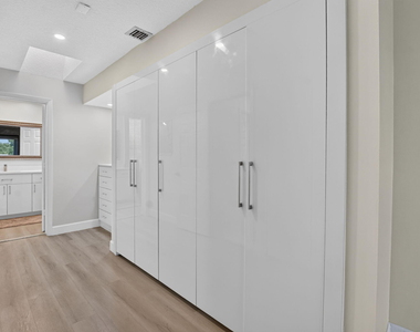 7460 La Paz Boulevard - Photo Thumbnail 12