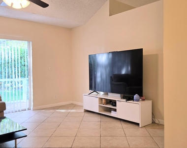 6241 Nw 74th Court - Photo Thumbnail 6