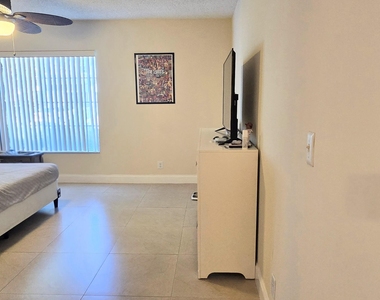 6241 Nw 74th Court - Photo Thumbnail 12
