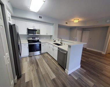 8070 N Nob Hill Road - Photo Thumbnail 12