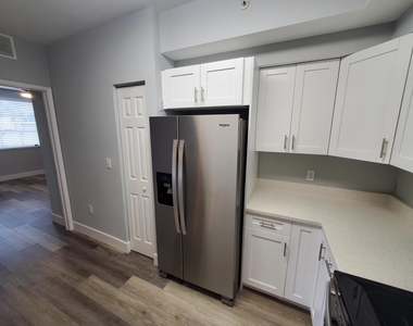 8070 N Nob Hill Road - Photo Thumbnail 15