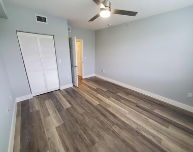 8070 N Nob Hill Road - Photo Thumbnail 19