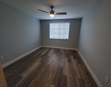8070 N Nob Hill Road - Photo Thumbnail 11