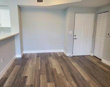 8070 N Nob Hill Road - Photo Thumbnail 3