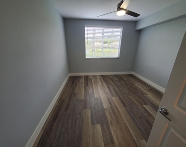 8070 N Nob Hill Road - Photo Thumbnail 18