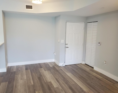 8070 N Nob Hill Road - Photo Thumbnail 2