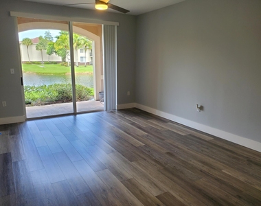 8070 N Nob Hill Road - Photo Thumbnail 4