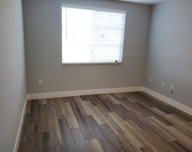 8070 N Nob Hill Road - Photo Thumbnail 5