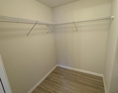 4020 E Louisiana Avenue - Photo Thumbnail 13
