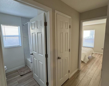 4020 E Louisiana Avenue - Photo Thumbnail 9