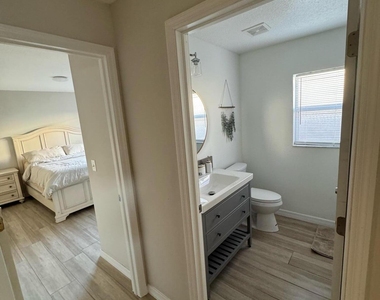 4020 E Louisiana Avenue - Photo Thumbnail 2