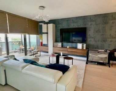 5875 Collins Avenue - Photo Thumbnail 3