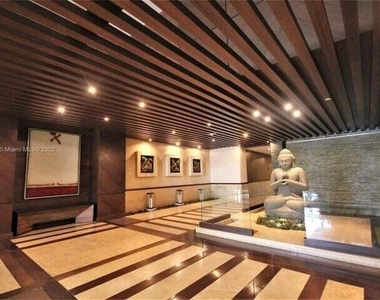 5875 Collins Avenue - Photo Thumbnail 11