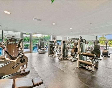 5875 Collins Avenue - Photo Thumbnail 15